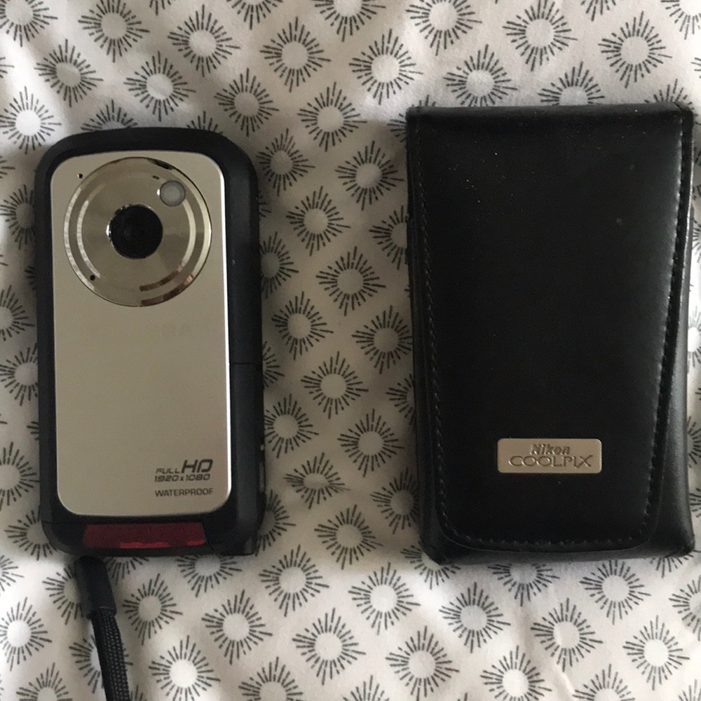 Toshiba waterproof recordable camera with case